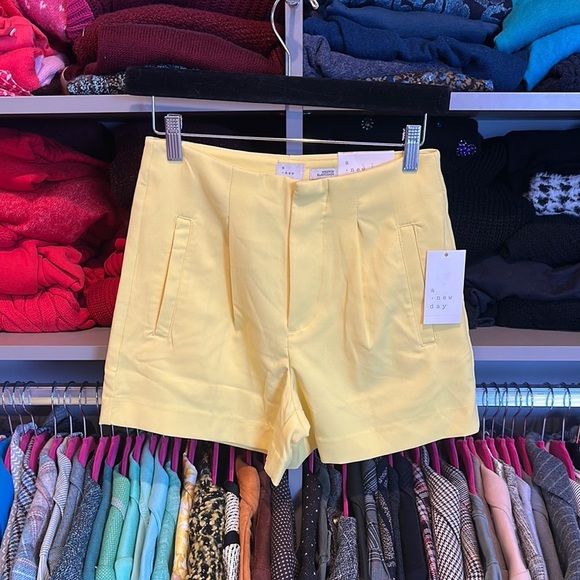 A New Day yellow 4” inseam shorts size 2 NWT - Picture 1 of 3